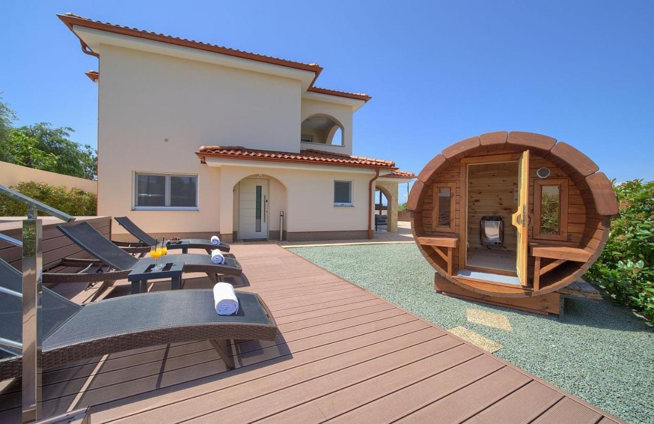 Holiday House Sea & Sun Residence Rasopasno Bagian luar foto