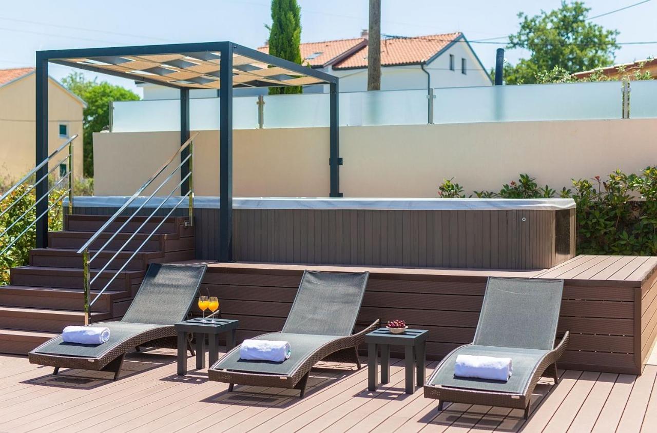 Holiday House Sea & Sun Residence Rasopasno Bagian luar foto