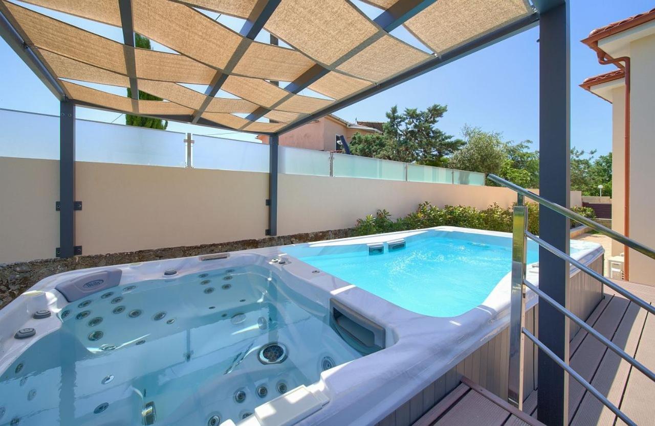 Holiday House Sea & Sun Residence Rasopasno Bagian luar foto