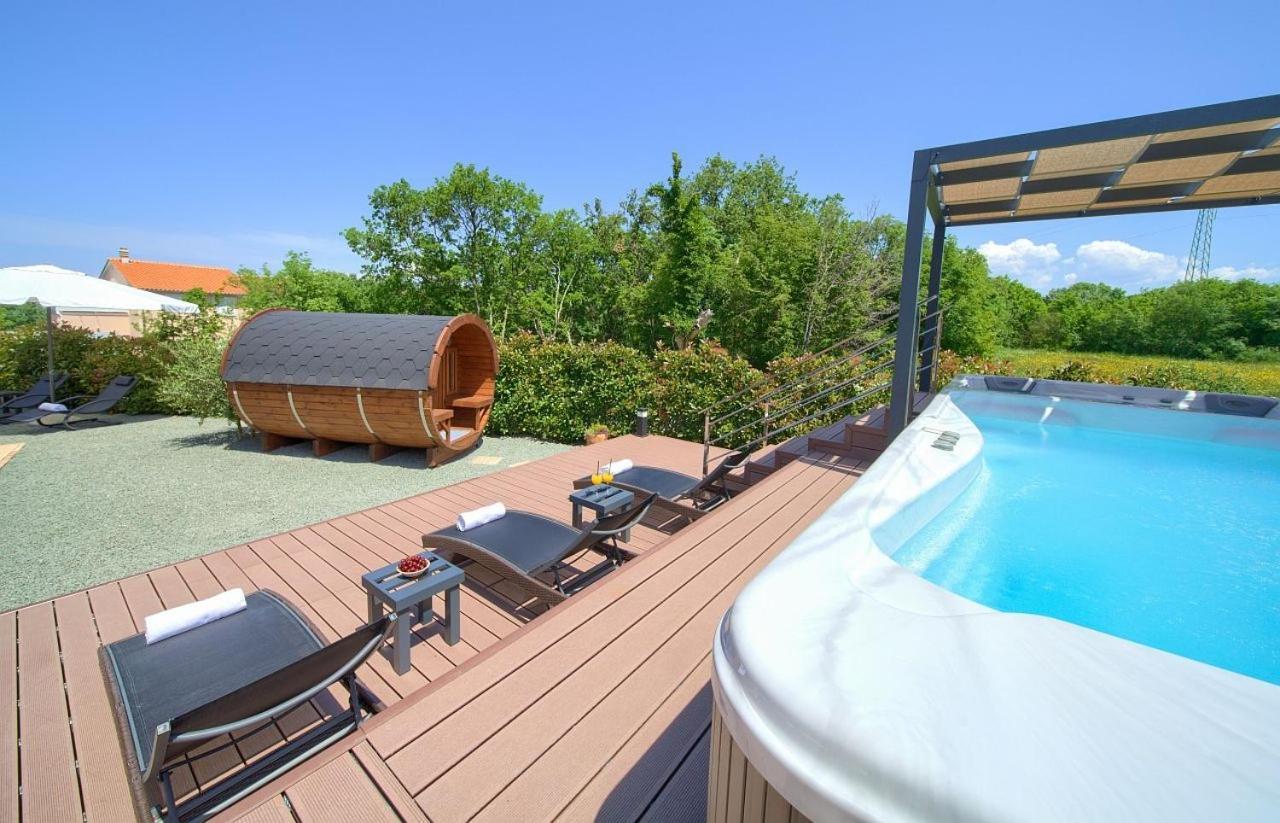 Holiday House Sea & Sun Residence Rasopasno Bagian luar foto
