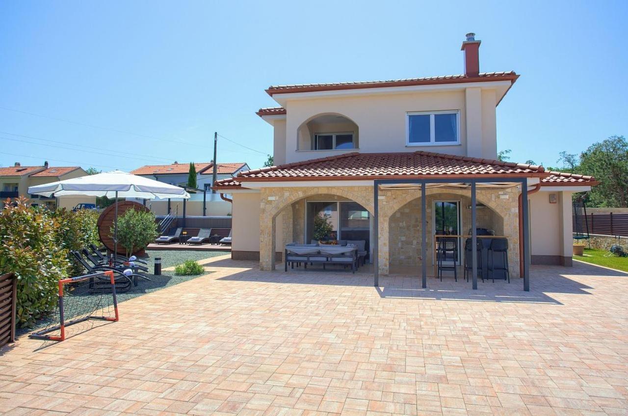 Holiday House Sea & Sun Residence Rasopasno Bagian luar foto