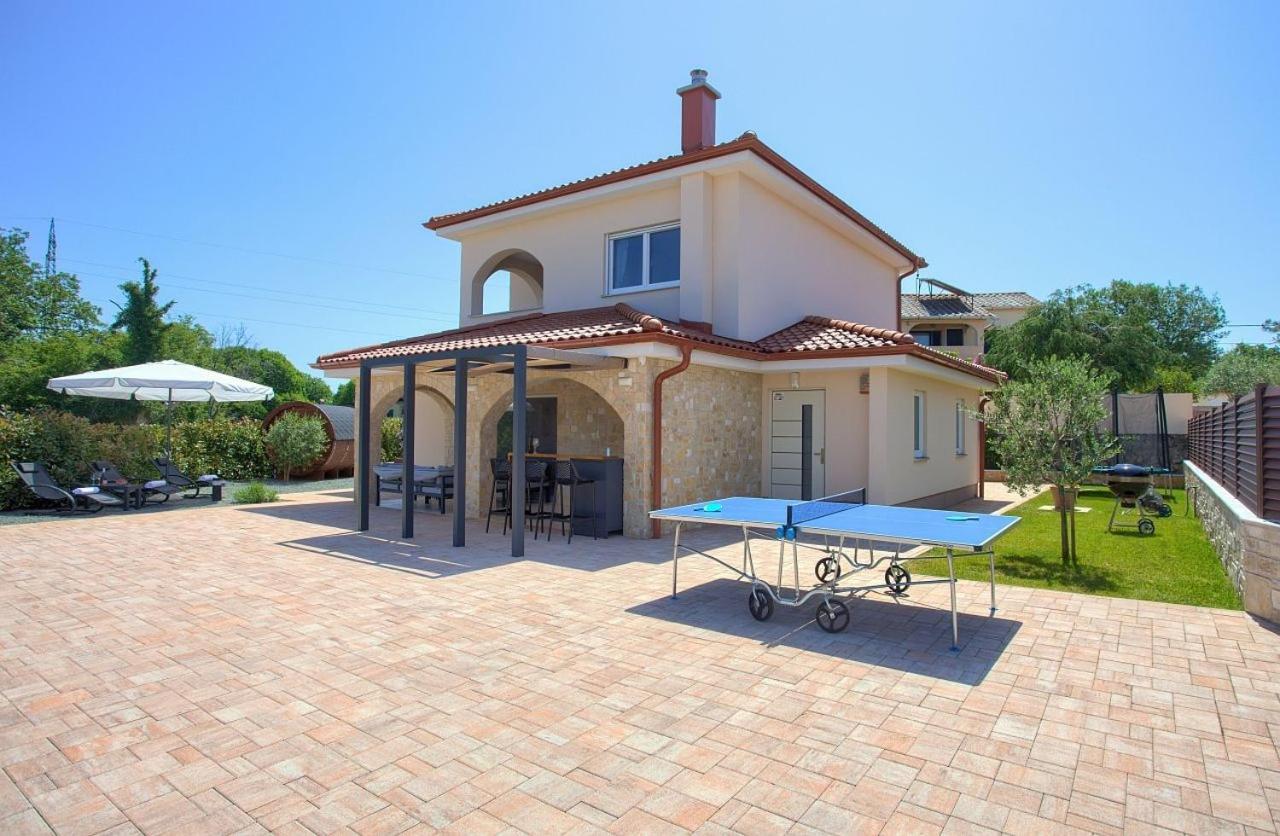 Holiday House Sea & Sun Residence Rasopasno Bagian luar foto