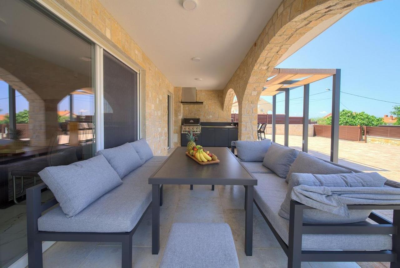 Holiday House Sea & Sun Residence Rasopasno Bagian luar foto