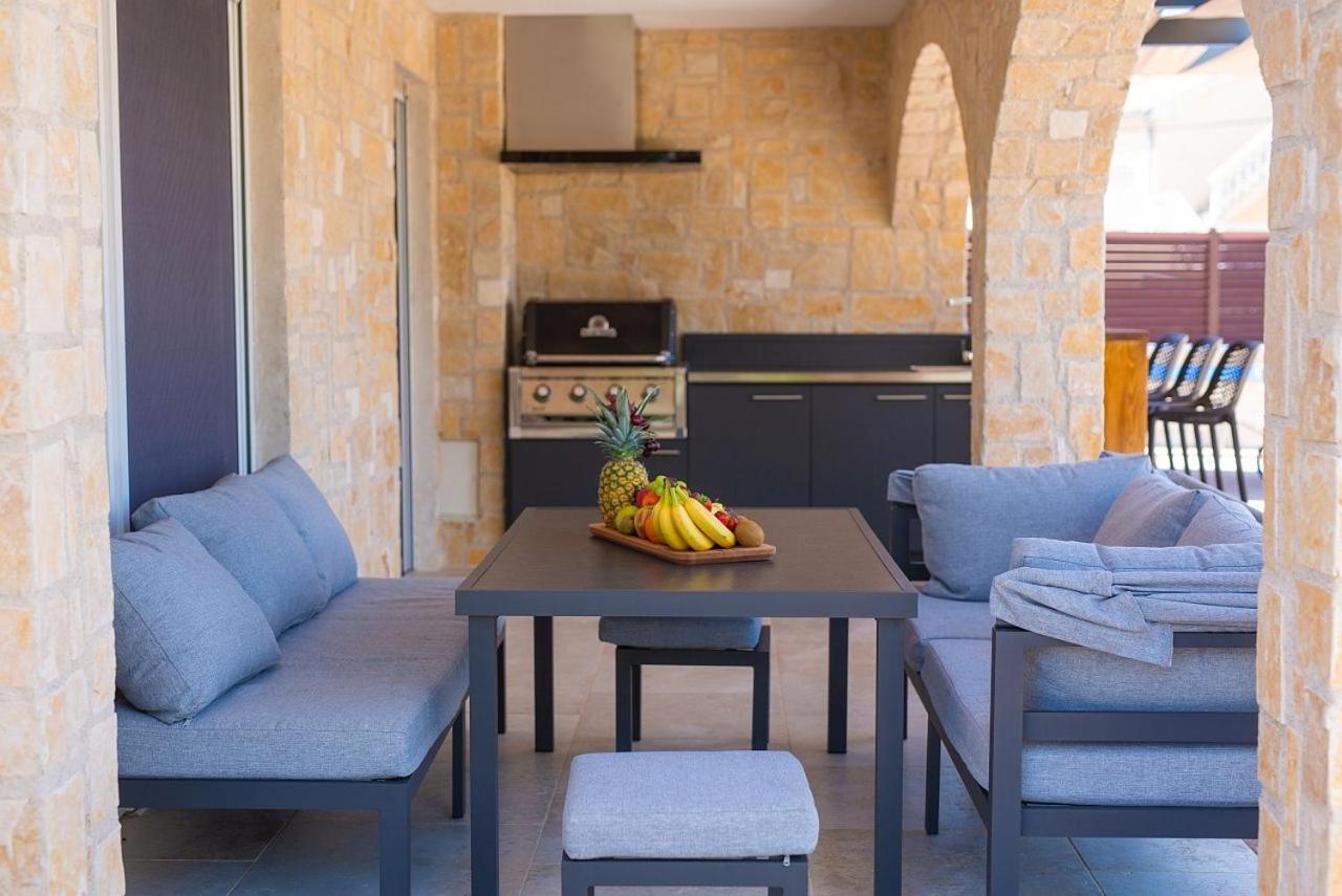 Holiday House Sea & Sun Residence Rasopasno Bagian luar foto