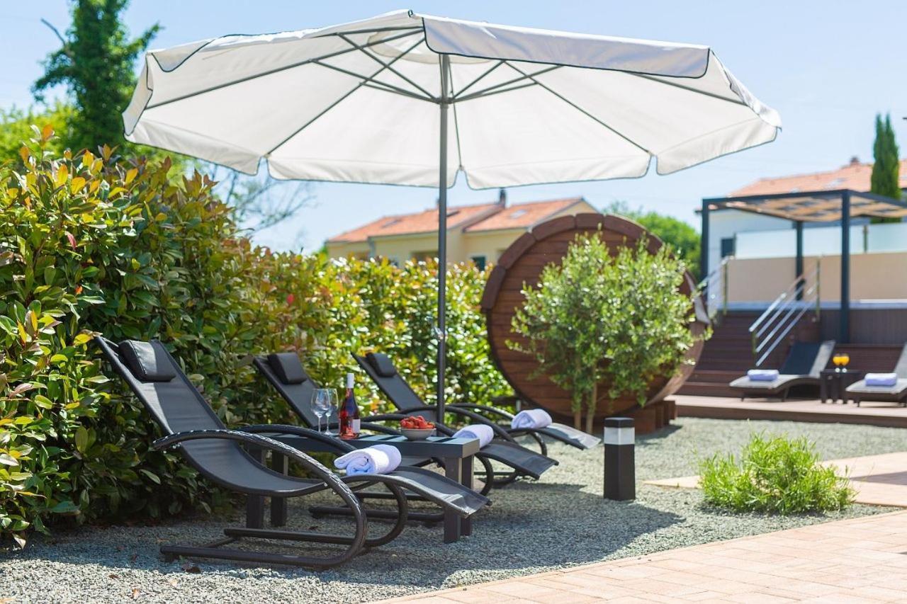 Holiday House Sea & Sun Residence Rasopasno Bagian luar foto