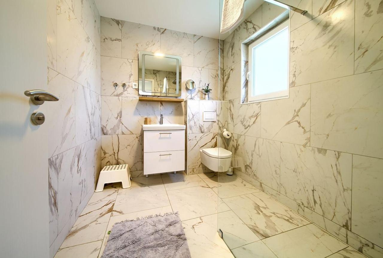 Holiday House Sea & Sun Residence Rasopasno Bagian luar foto