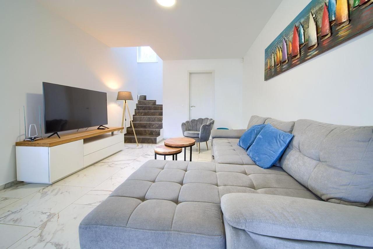 Holiday House Sea & Sun Residence Rasopasno Bagian luar foto