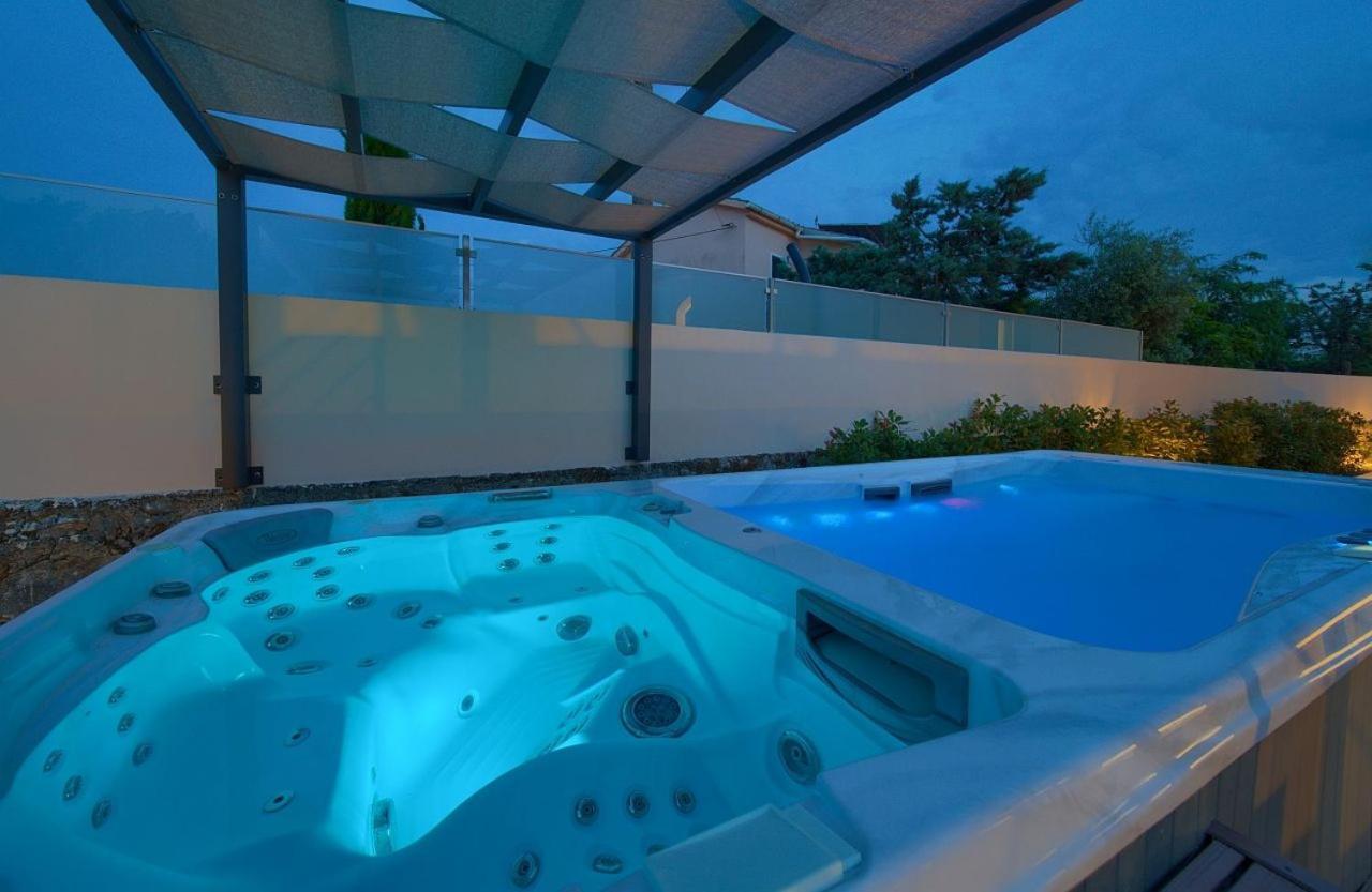 Holiday House Sea & Sun Residence Rasopasno Bagian luar foto