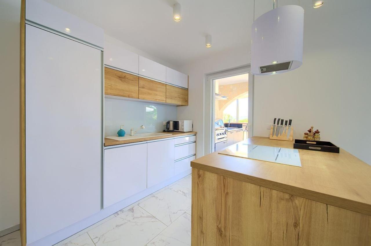 Holiday House Sea & Sun Residence Rasopasno Bagian luar foto
