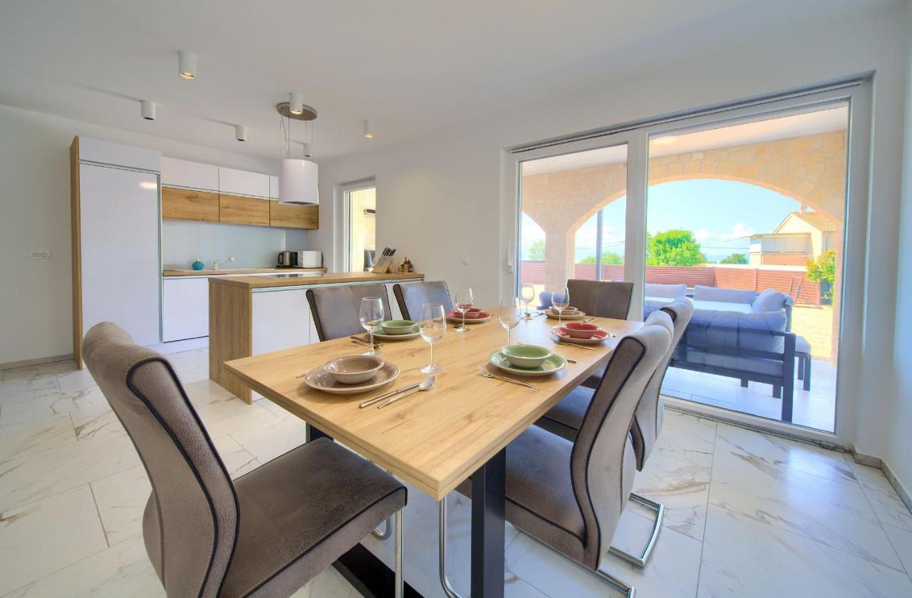 Holiday House Sea & Sun Residence Rasopasno Bagian luar foto
